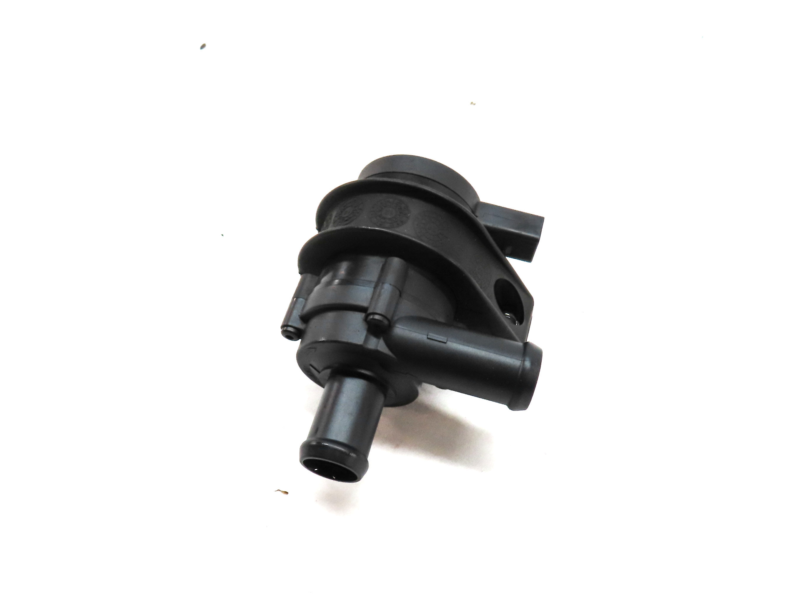 2018 AUDI Q3 (8U) 2.0L TURBO (CCTA) ENGINE AUXILIARY WATER COOLANT PUMP — exact item pictured